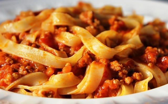 Sunday-Pasta-Tagliatelle-alla-Bolognese-2-640